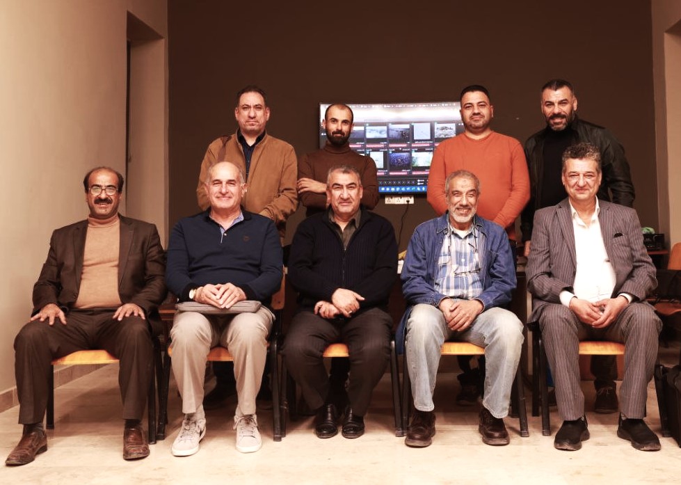 بسم الله الرحمن الرحيم
اجتمعت لجنة التحكيم الخاصة بمعرض الجمعية العراقية للتصوير السادس والاربعون والمؤلفة من السادة
1. الدكتور خليل الطيار
2. الدكتور اياد الحسيني
3. الأستاذ حامد المالكي
4. الدكتور حسن الشبوط
5. الأستاذ مهند السوداني
وبحضور اللجنة المنظمة للمعارض والمؤلفة من الزملاء
1. احمد الفكيكي
2. سامر هادي
3. رسول بابل
وبأشراف الأستاذ هادي النجار رئيس الجمعية العراقية للتصوير.
حيث أكملت لجنة التحكيم الجولة الأولى لفرز واختيار الاعمال وترشيح الجوائز منذ أسبوع من خلال البرنامج الخاص بالمسابقة ضمن الموقع الالكتروني.
حيث تم اليوم الجمعة الموافق 1\12\2023 وداخل مقر الجمعية العراقية للتصوير انهاء الجولة الثانية وتصفير كافة المحاور والاتفاق على الجوائز النهائية بغية إعلانها لاحقاً.
وقد جرت عدة نقاشات بين أعضاء اللجنة للتوصل الى أفضل التقييمات في اختيار الاعمال والجوائز من دون أي تدخل من قبل اللجنة المنظمة في عمل لجنة التحكيم.
وإذ تشكر الجمعية العراقية لتصوير السادة أعضاء اللجنة وتثمن جهودهم المضنية في تحقيق أفضل النتائج وانجاح المعرض تتمنى لهم التقدم والمزيد من العطاء لنشر ثقافة الفوتوغراف العراقي.
         رسول بابل
مسؤول لجنة الثقافة والاعلام